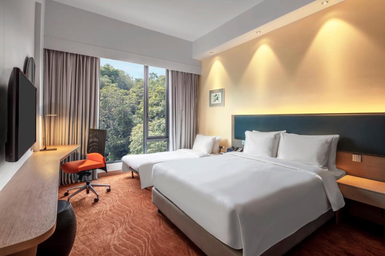 Holiday Inn Express Kota Kinabalu City Centre By Ihg Екстер'єр фото