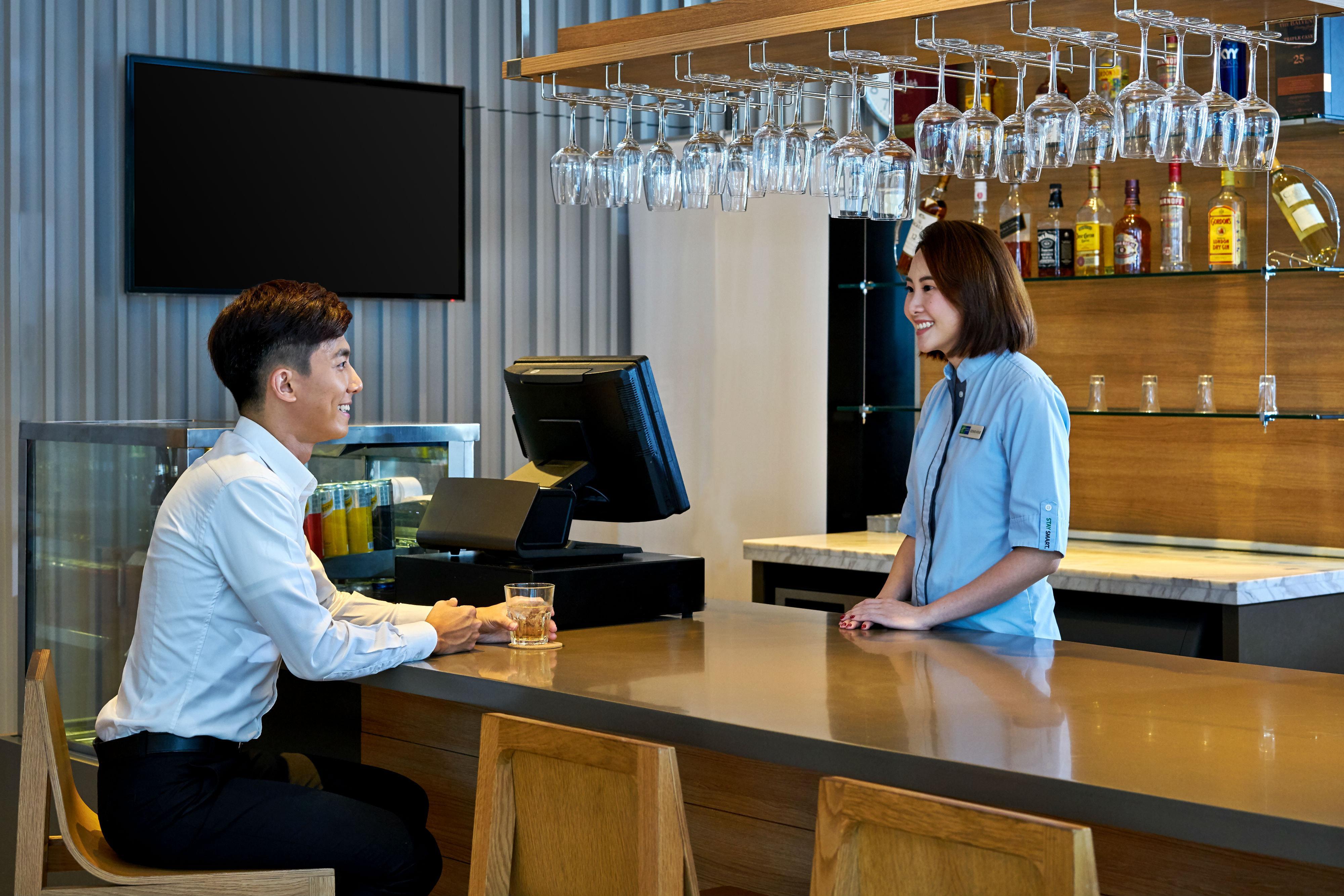 Holiday Inn Express Kota Kinabalu City Centre By Ihg Екстер'єр фото